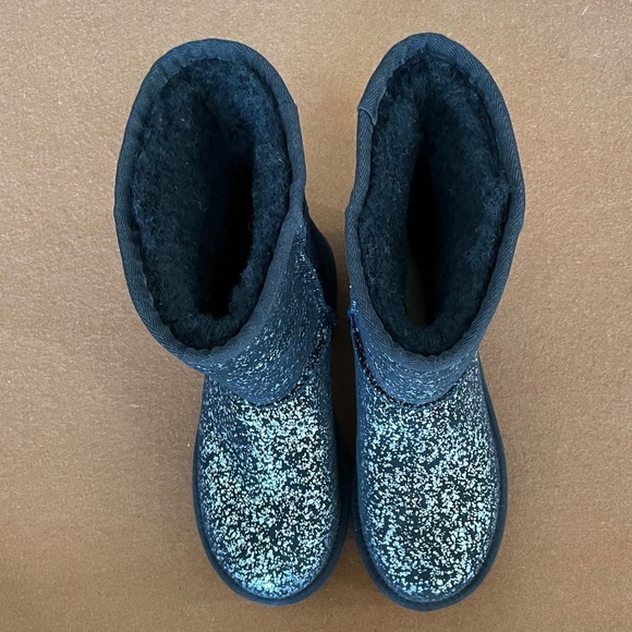 UGG Classic Short II Foil Glam Boot - Picture 4 of 7